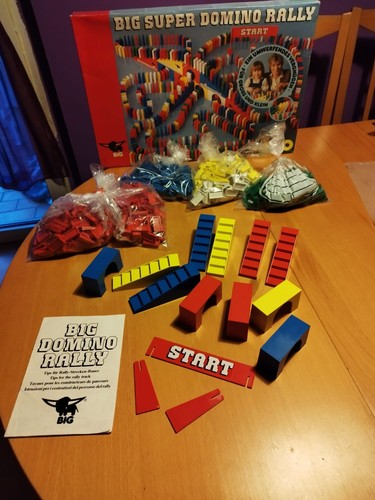 Big super domino rally - ,