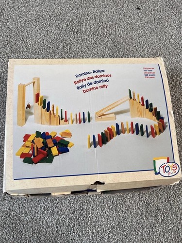Buntes domino rallye spiel aus - domino-rallye-spiel,