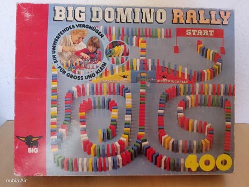 Big domino rally 400 - 🎲🧱,